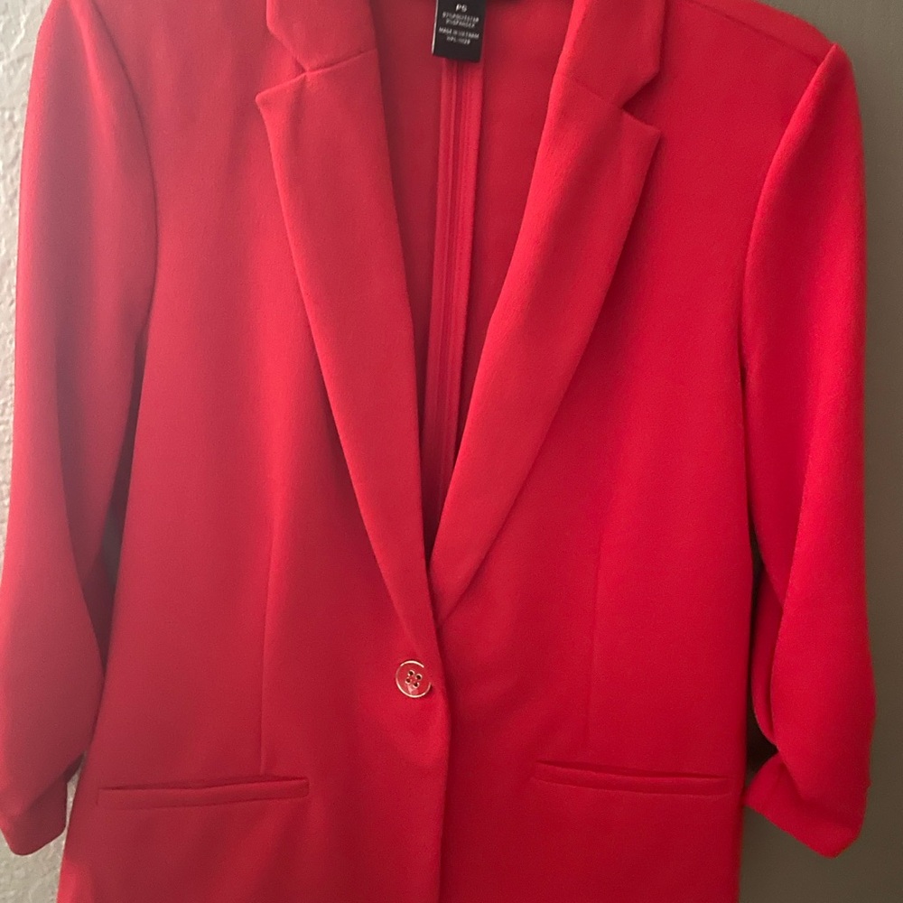 NYC Red Blazer with Notched Lapels and Tailored Fit